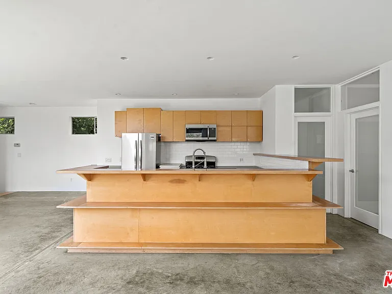 802 Indiana Ave — Photo 7