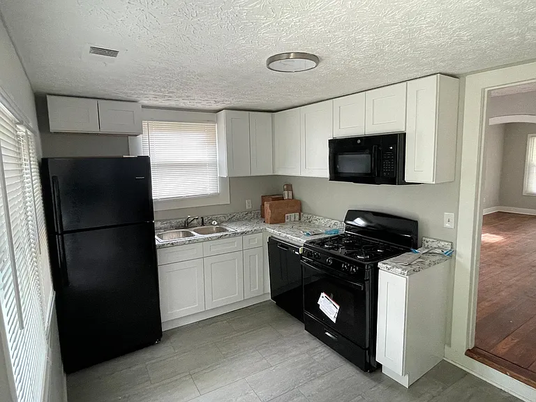 1328 Short St — Photo 12