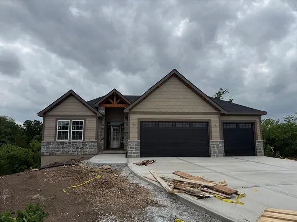 31517 W 86th Ct, De Soto, KS 66018