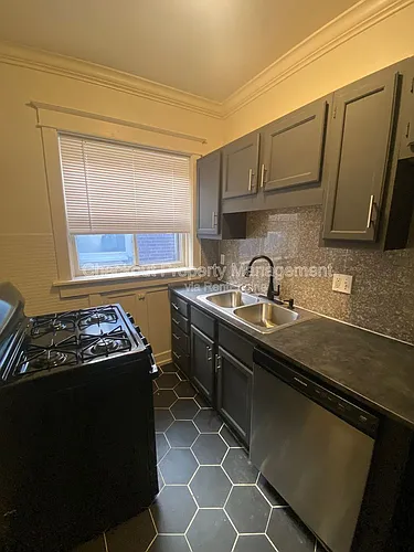 2037 Maury Ave Photo 1
