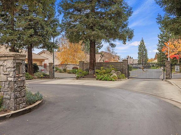 4th image of 2067 Robin Hood Ln