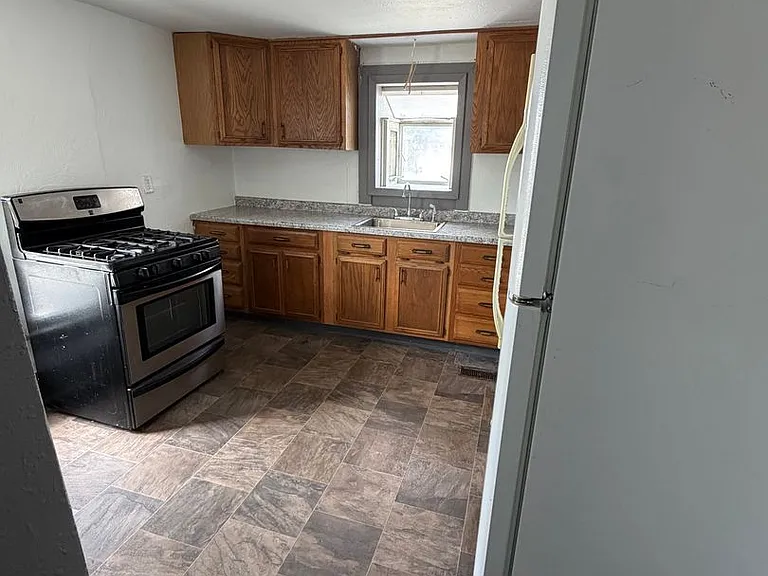 917 Gilbert Ct — Photo 6