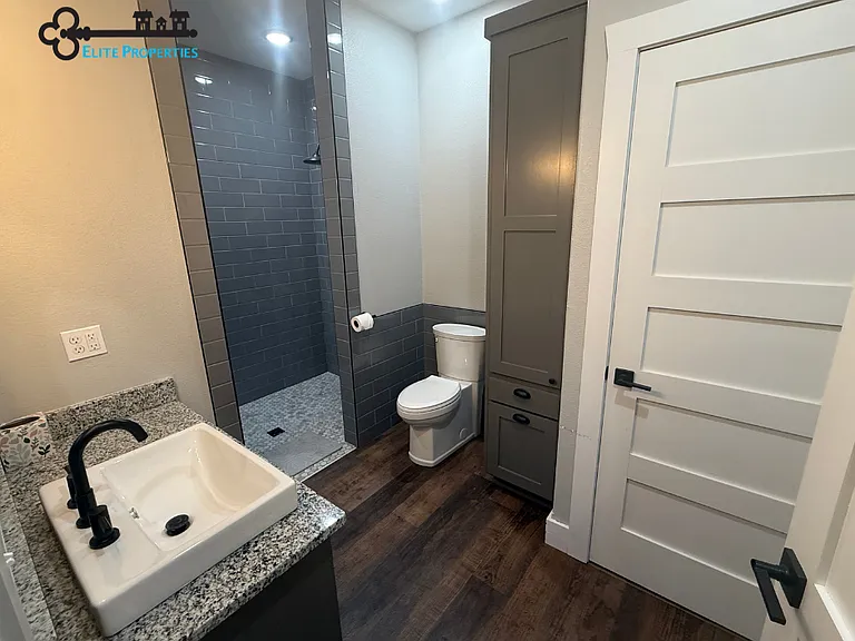 15196 Farm Road 1055 — Photo 5