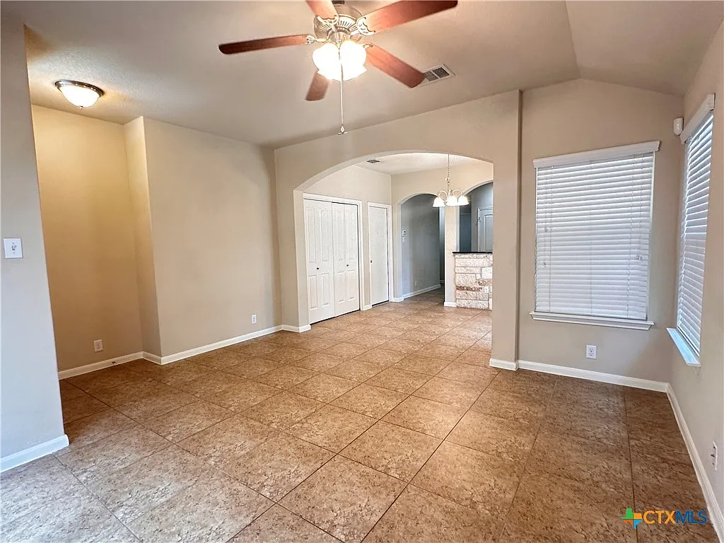 3 bed, 2.0 bath, 1204 sqft, $1,850 — Photo 4
