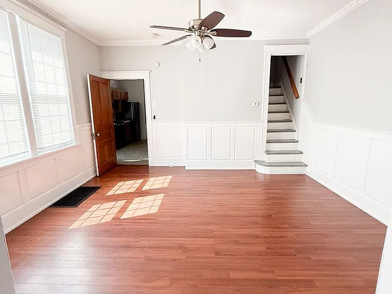 4250 Bates St — Photo 6