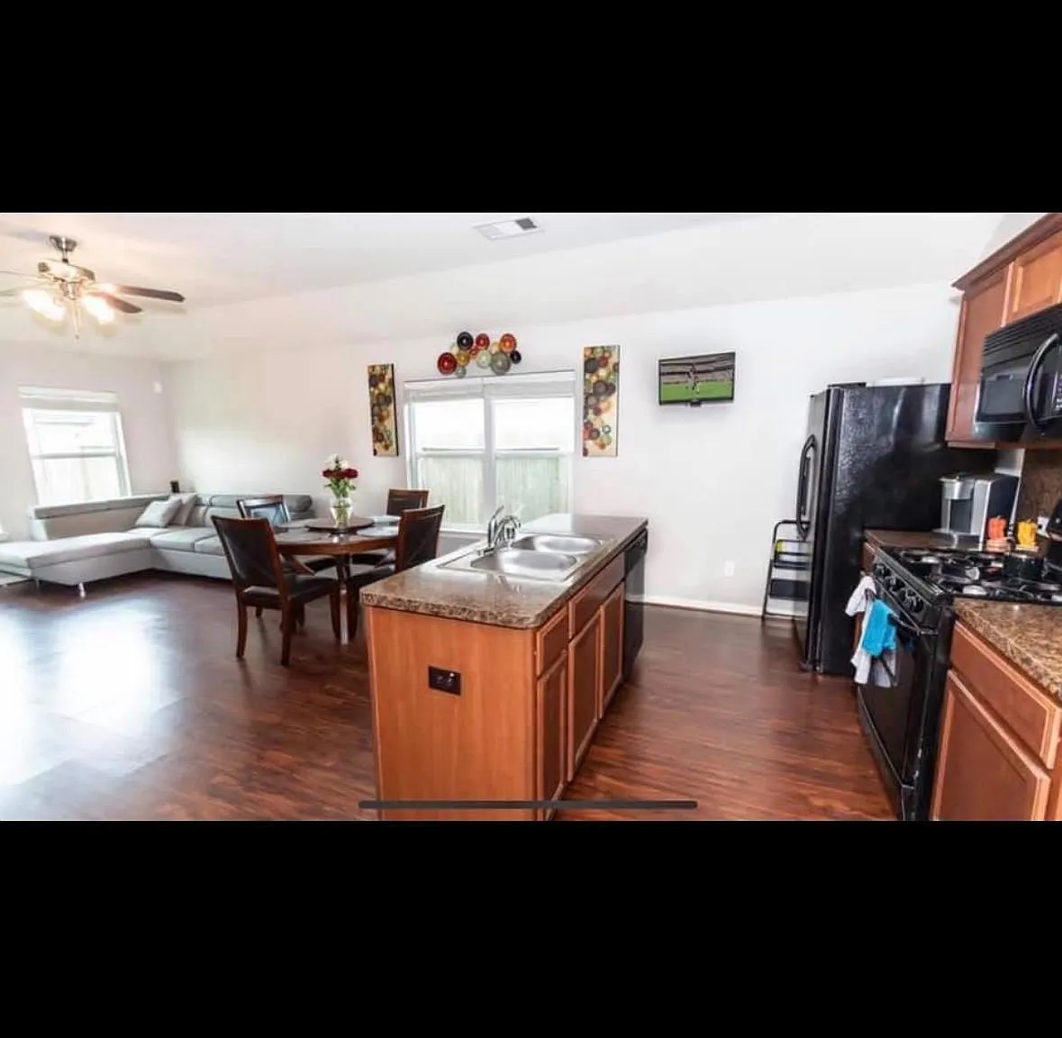 3 bed, 2.0 bath, 1149 sqft, $1,900 — Photo 2
