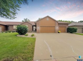145 W Doral Ct, Sioux Falls, SD 57108