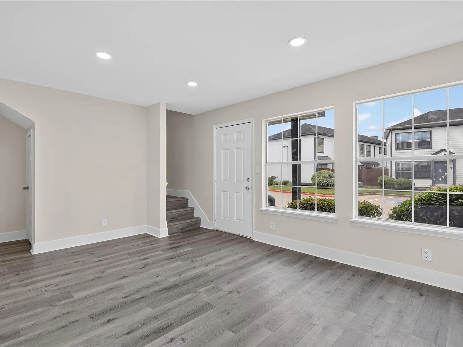 1221 Cedar Post Ln — Photo 3