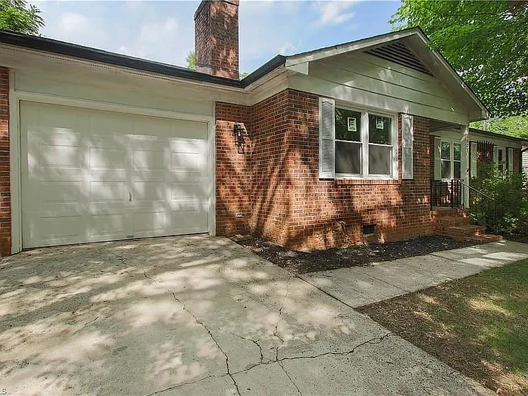 2607 New Garden Rd E — Photo 1