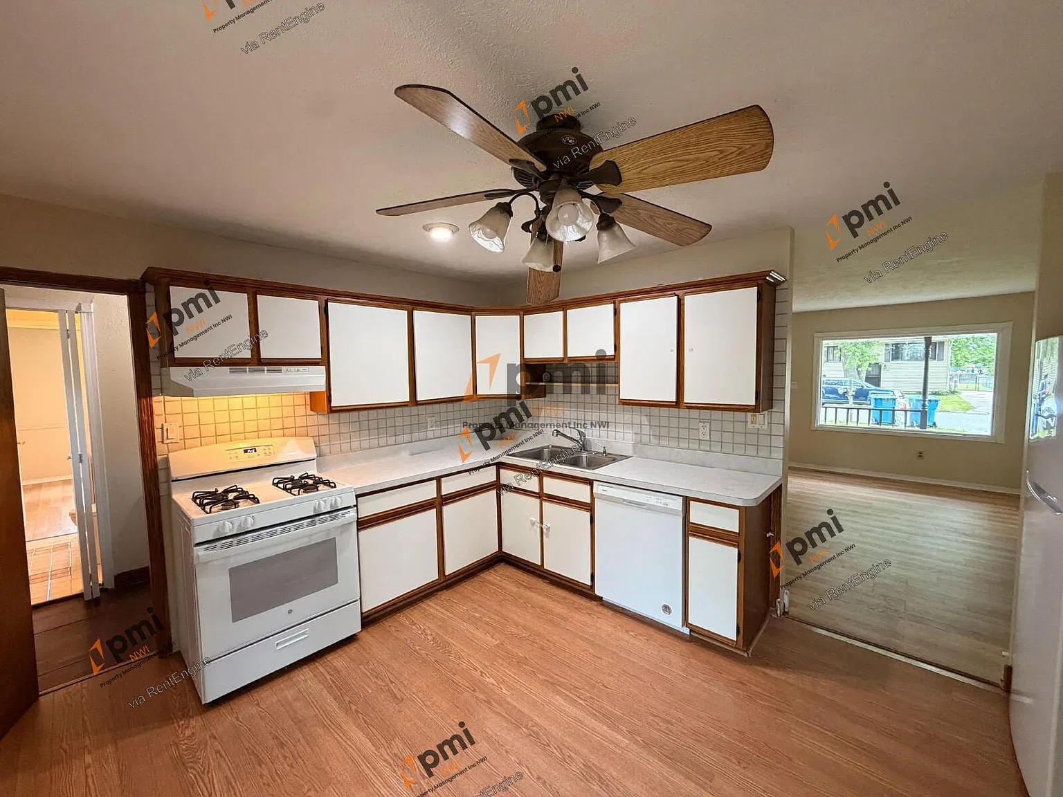 3 bed, 1.5 bath, 1008 sqft, $1,875 — Photo 4