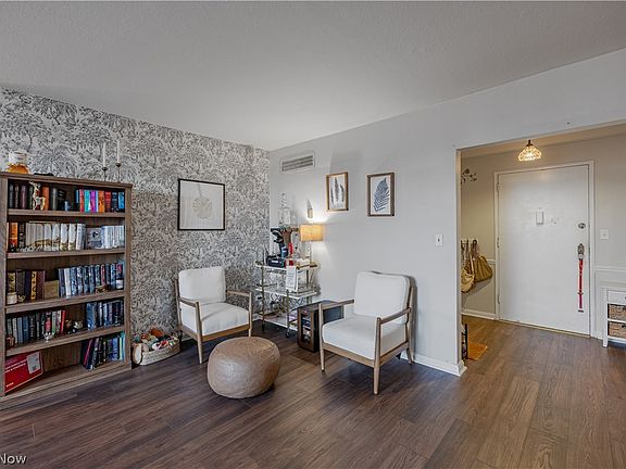 3rd image of 13800 Fairhill Rd APT 509