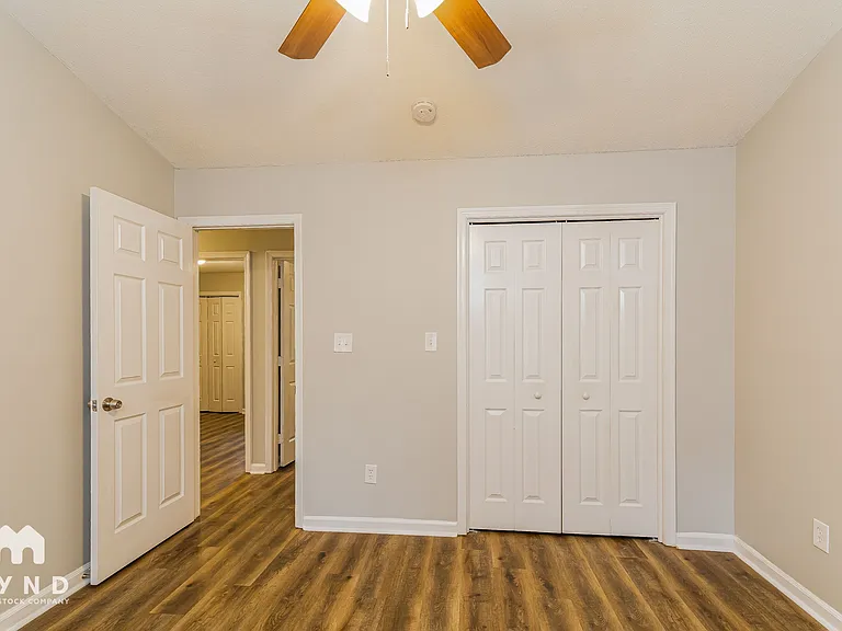409 Crosspine Dr — Photo 9