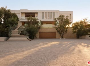 16187 Royal Oak Rd, Encino, CA 91436