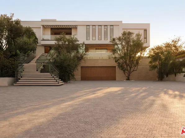 16187 Royal Oak Rd, Encino, CA 91436