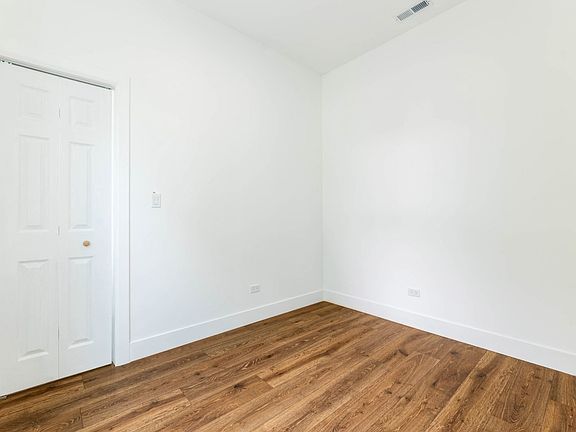 4th image of 1421 E 69th Pl #1A