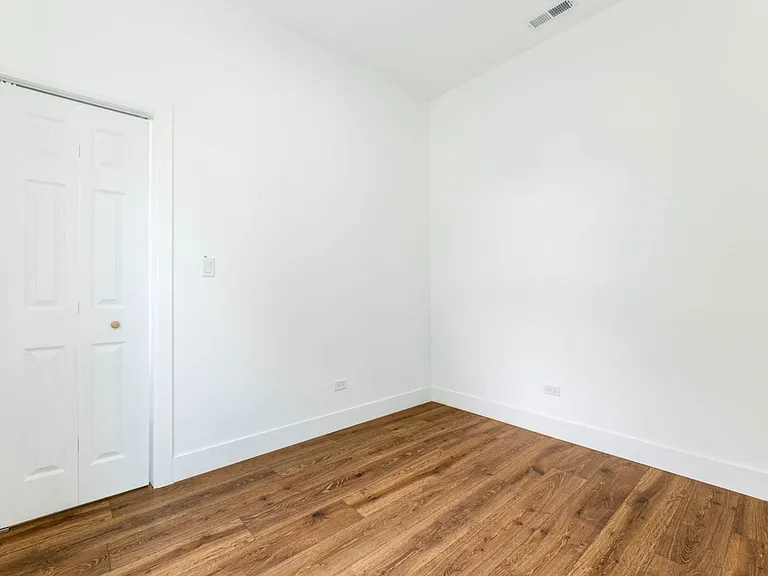 1421 E 69th Pl #1A — Photo 4