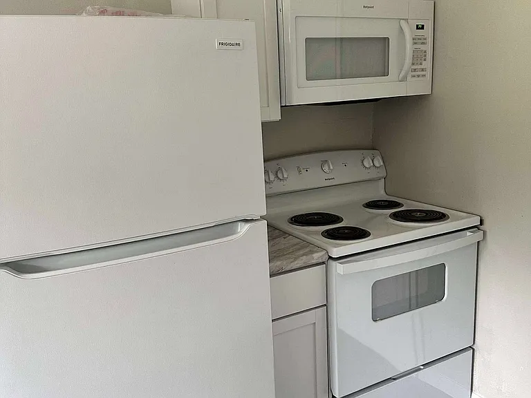 2628 Eastview Dr #16 — Photo 2
