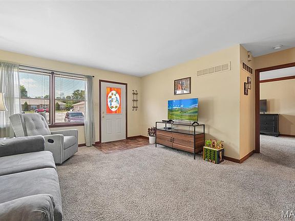 5th image of 19 Brittany Ct