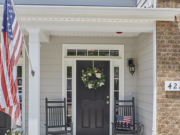 2nd image of 422 Manor Row