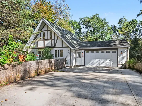 38551 N Hillandale Dr, Spring Grove, IL 60081