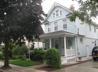 6 Dean St, Lynbrook, NY 11563