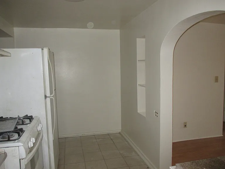 645 E St — Photo 3