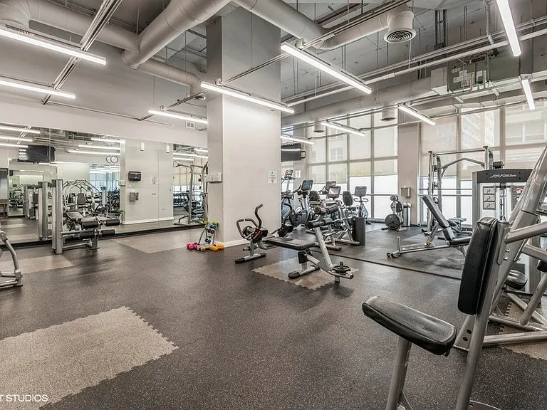 655 W Irving Park Rd #5003 — Photo 25