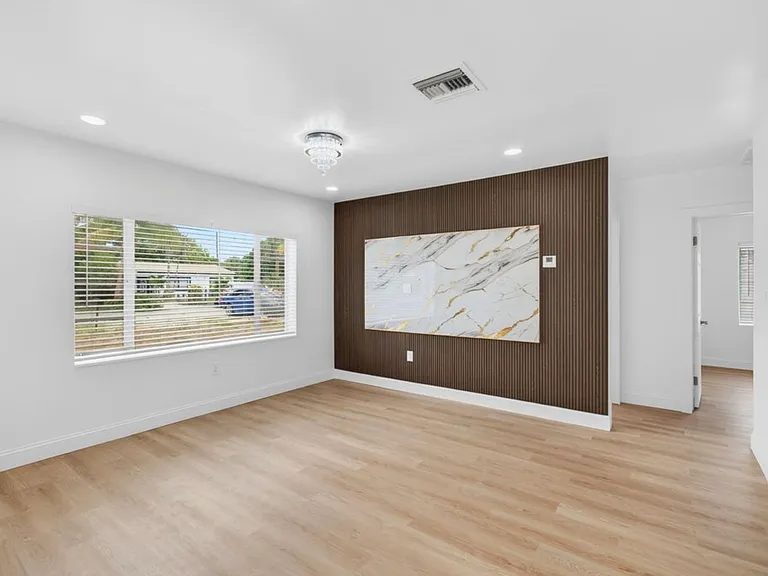 608 Fairfax Rd — Photo 14
