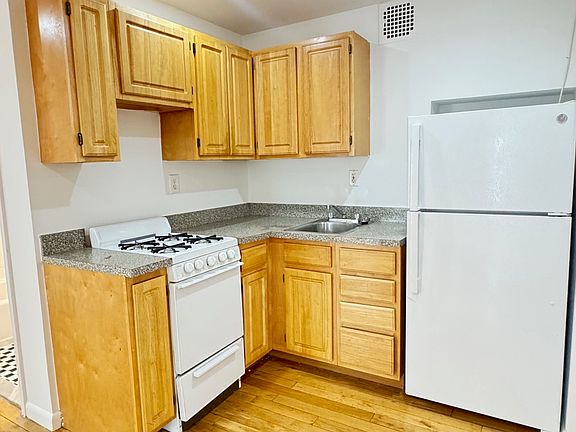 5th image of 157 E 3rd St APT 2b