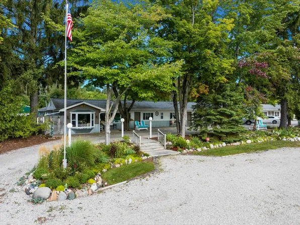 4871 Us Highway 31 N, Central Lake, MI 49622