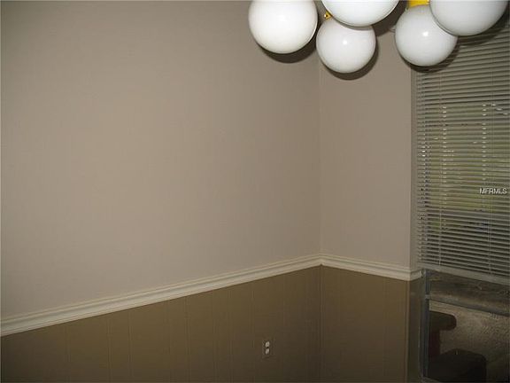 4th image of 2013 Charnes Dr