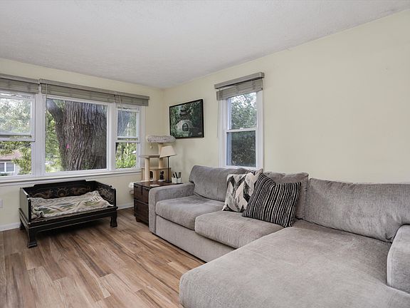 4th image of 3051 Eastwood Dr