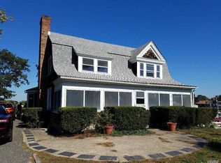 37 Bransford St, Patchogue, NY 11772