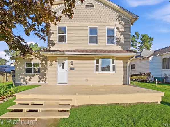 1309 Saint Clair Blvd, Algonac, MI 48001