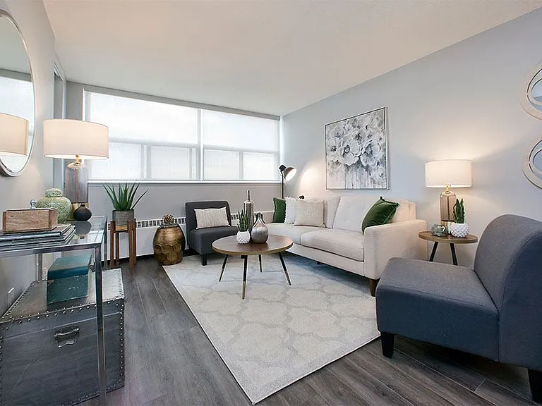 2575 Danforth Ave — Photo 12