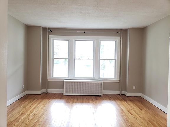 3rd image of 51 Hollywood Ave #1