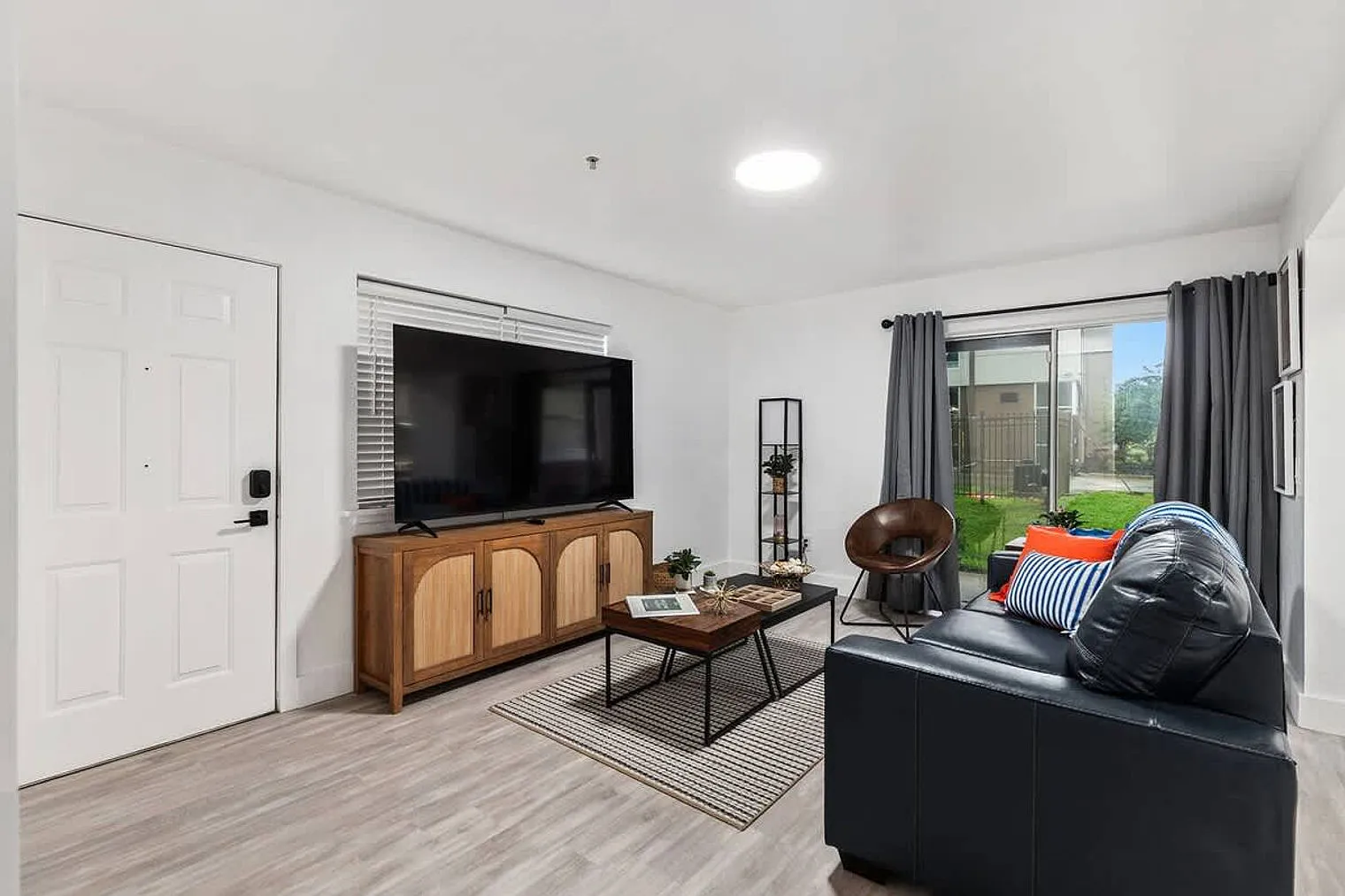 1 bed, 1.0 bath, 624 sqft, $5,094 — Photo 4