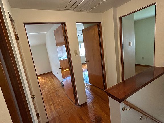 5th image of 225 Alries St