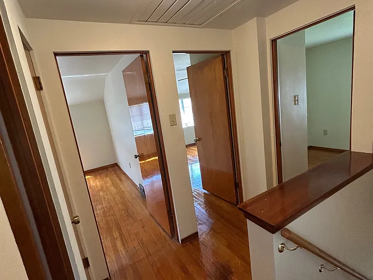 225 Alries St — Photo 5