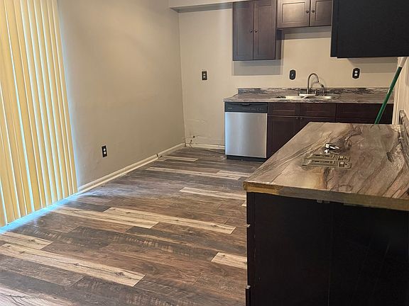 3rd image of 4693 Royal Ridge Dr