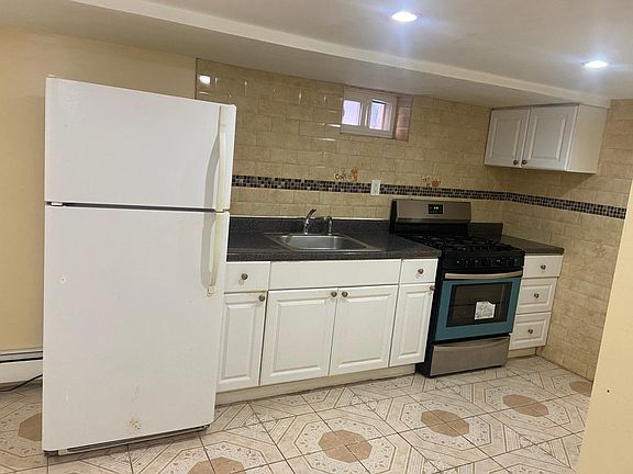 4th image of 9119 222nd St
