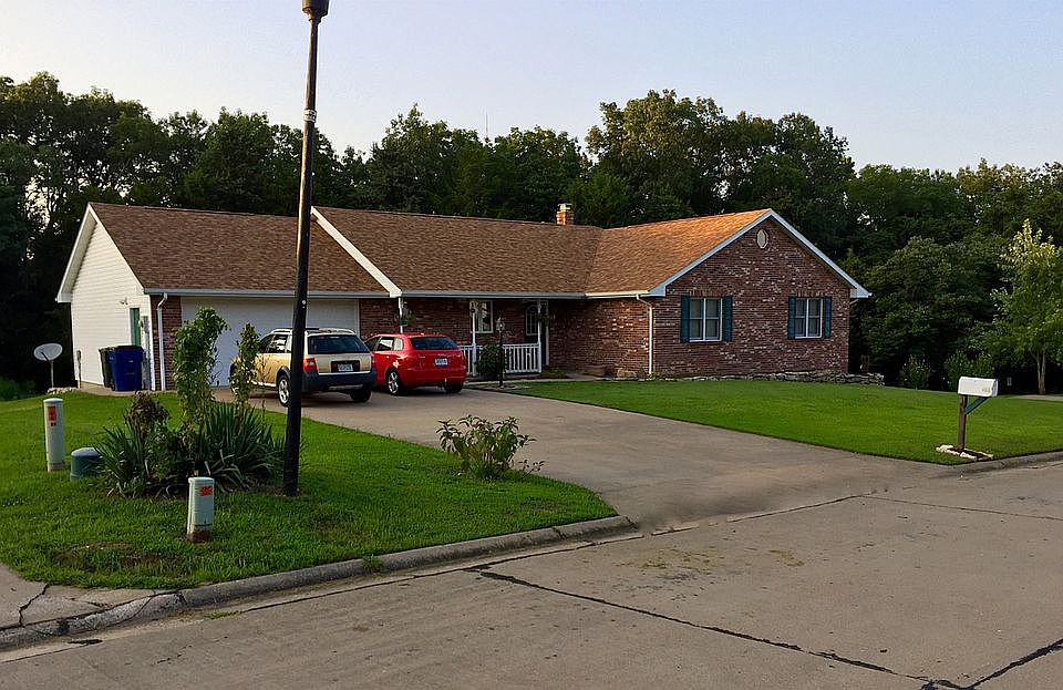 1st image of 44 N Larand Dr