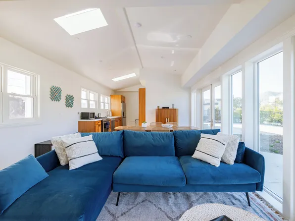 6726 Wandermere Rd, Malibu, CA 90265