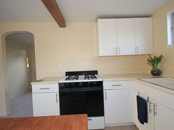 3rd image of 467 1/2 Coronado St