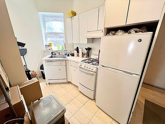 2nd image of 35 W 65th St APT 5B