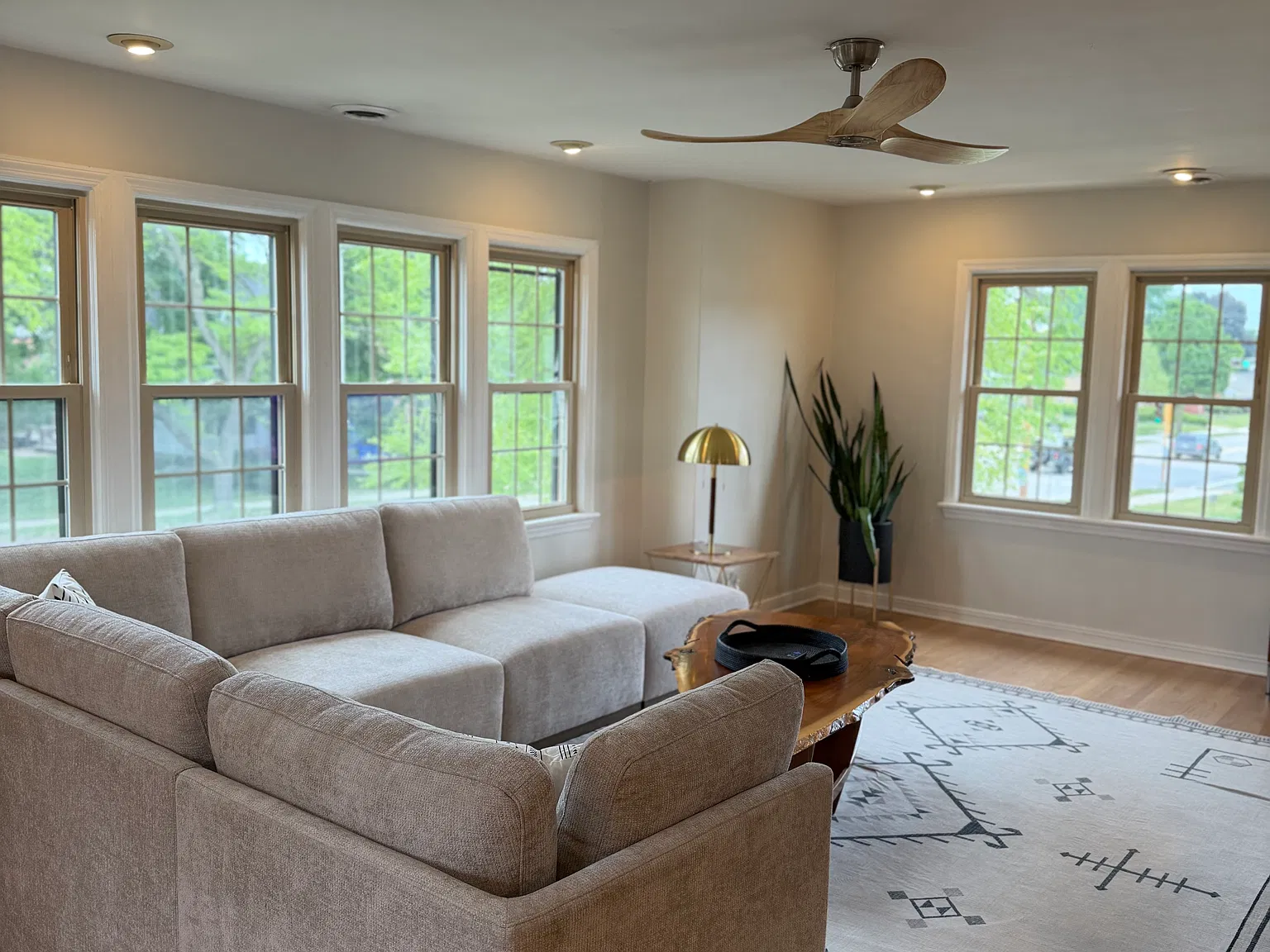 2 bed, 1250 sqft, $3,000 — Photo 2