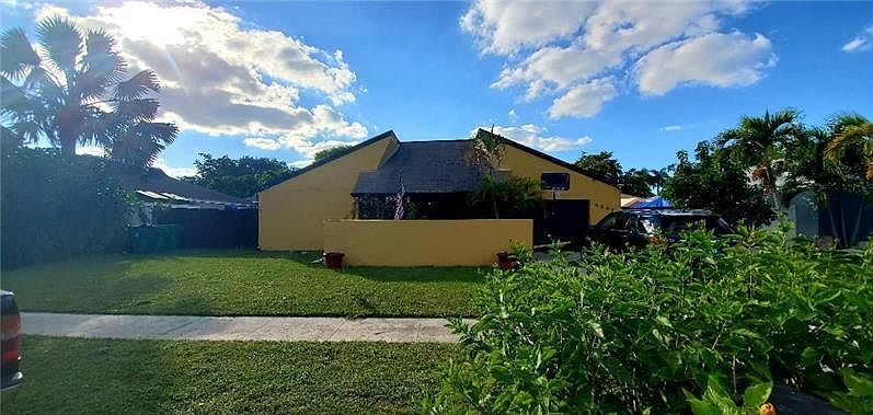 1st image of 4987 SW 94th Ave