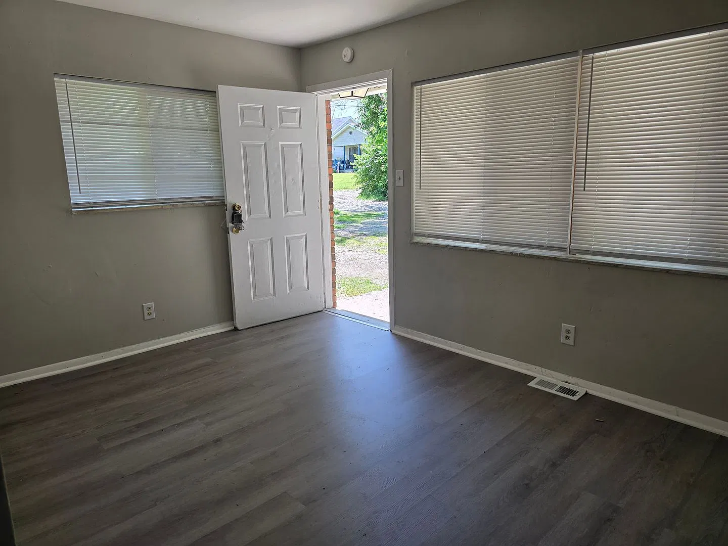 Tucked Away 2 bedroom — Photo 3