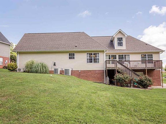 2nd image of 141 Southern Oaks Dr SE