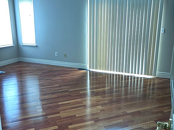 4th image of 261 Camelot Dr